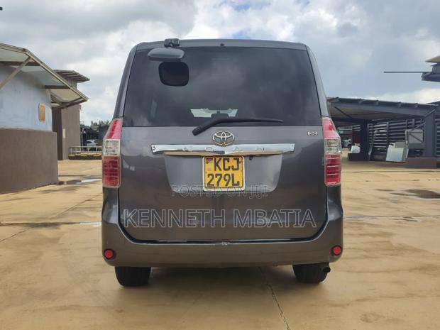 Toyota Noah 2009 Gray