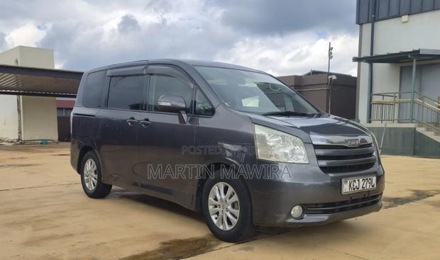 Toyota Noah 2009 Gray