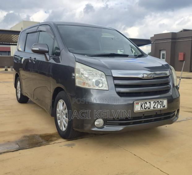 Toyota Noah 2009 Gray