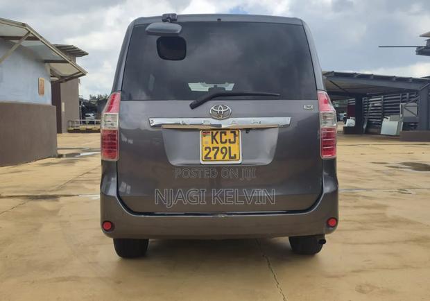 Toyota Noah 2009 Gray
