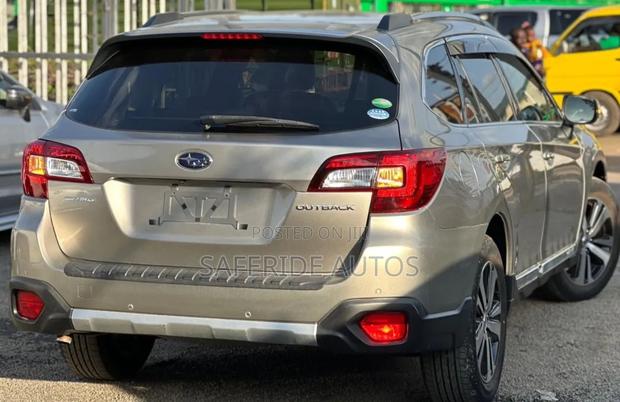 Subaru Outback 2019 Gold