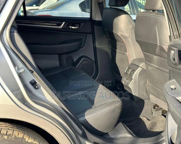 Subaru Outback 2019 Gold