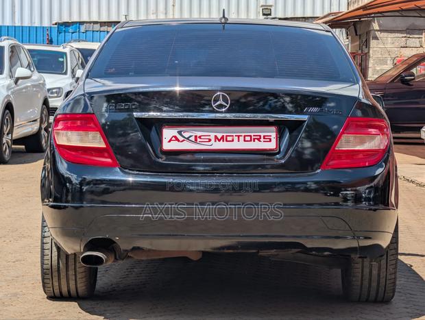 Mercedes-Benz C200 2011 Black