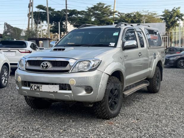 Toyota Hilux 2010 Silver