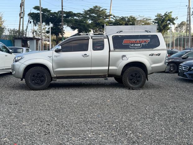Toyota Hilux 2010 Silver