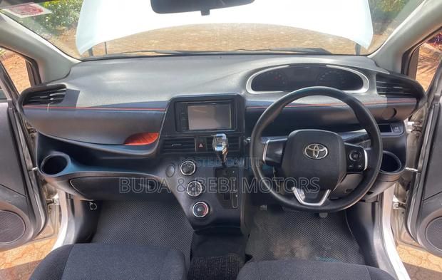 Toyota Sienta 2014