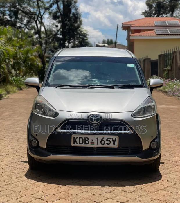 Toyota Sienta 2014