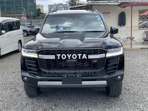 Toyota Land Cruiser LC300 2023 Black