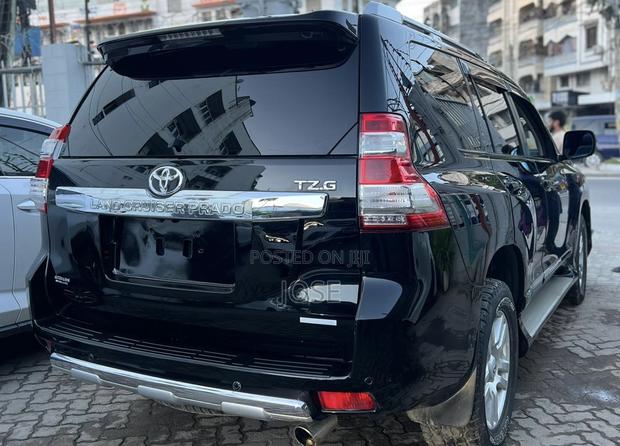 Toyota Land Cruiser Prado 2010 Black