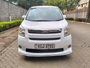 Toyota Noah 2010 Off white for sale