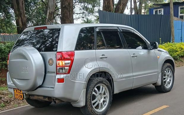 Suzuki Escudo 2010 Silver
