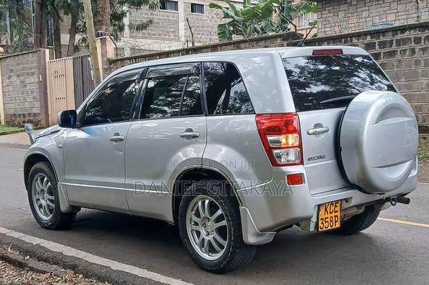 Suzuki Escudo 2010 Silver