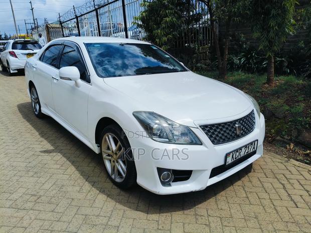 Toyota Crown 2012 White