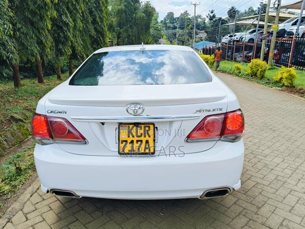 Toyota Crown 2012 White