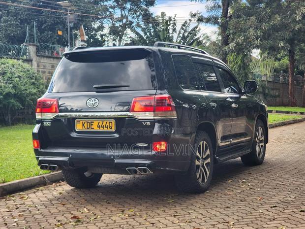 Toyota Land Cruiser 4.6 V8 ZX 2016 Black