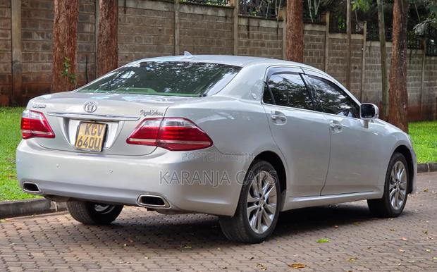 Toyota Crown 2012 Silver