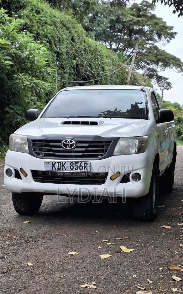 Toyota Hilux 2015 White