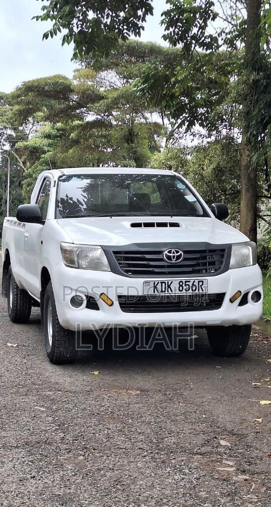 Toyota Hilux 2015 White