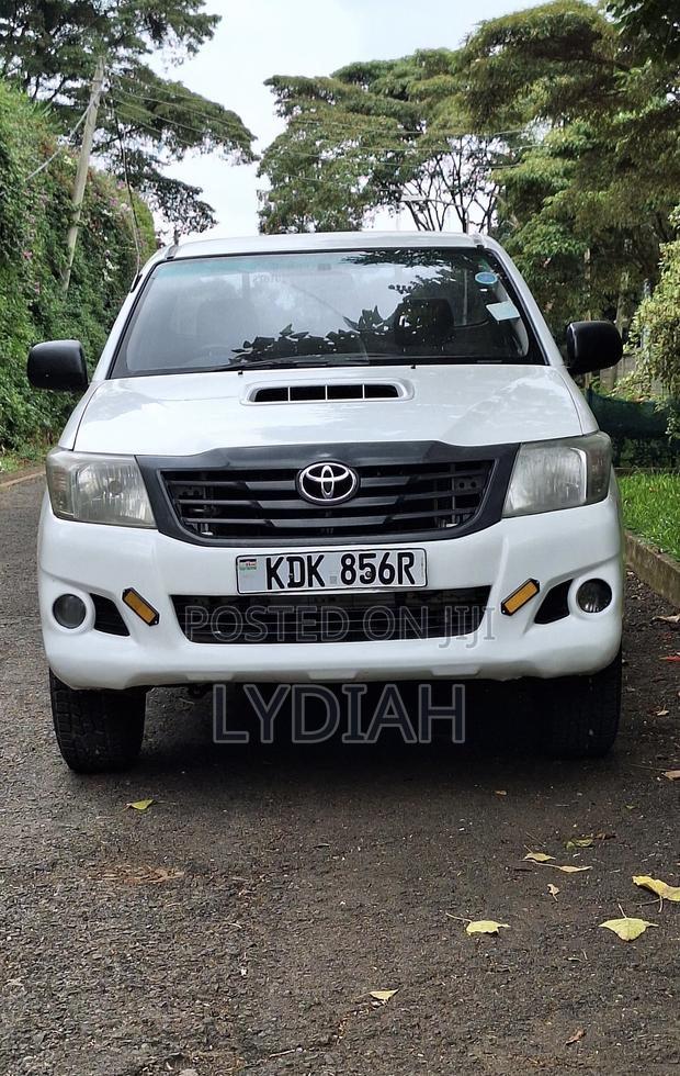 Toyota Hilux 2015 White