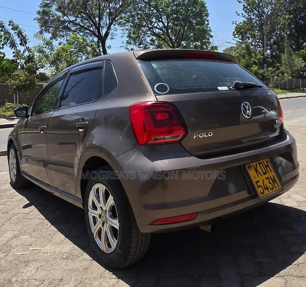 Volkswagen Polo 2015 Beige
