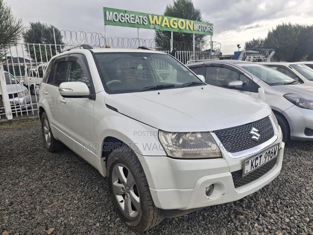 Suzuki Escudo 2012 White