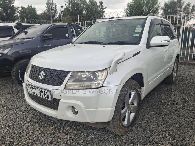 Suzuki Escudo 2012 White