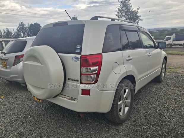Suzuki Escudo 2012 White