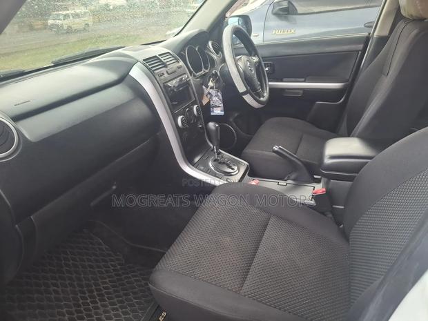 Suzuki Escudo 2012 White