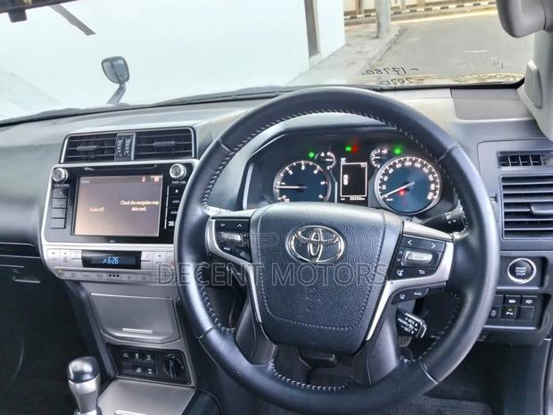 Toyota Land Cruiser Prado 2.8 2022 Gray
