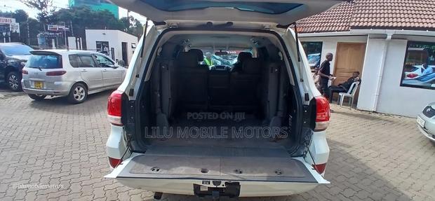 Toyota Land Cruiser 2007 White