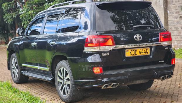 Toyota Land Cruiser 2016 Black