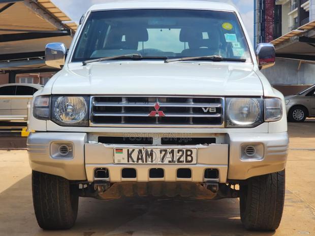 Mitsubishi Pajero 1999 White