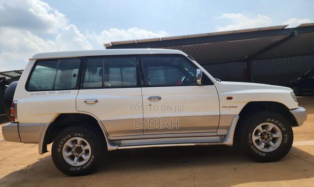 Mitsubishi Pajero 1999 White