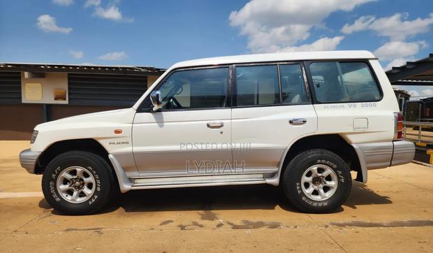 Mitsubishi Pajero 1999 White