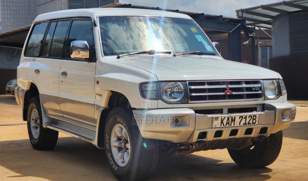 Mitsubishi Pajero 1999 White