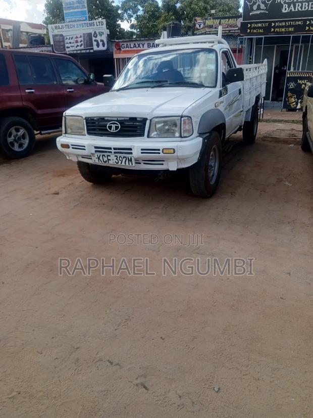 Tata Xenon 2014 White