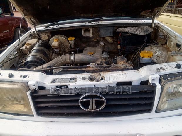 Tata Xenon 2014 White