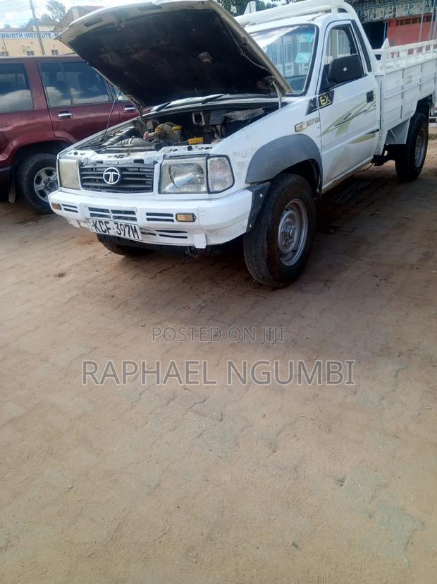 Tata Xenon 2014 White