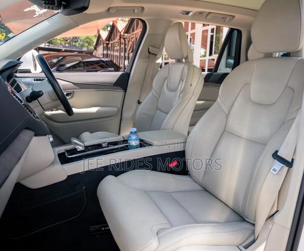 Volvo XC90 T5 Momentum 7 Passenger FWD 2020 White
