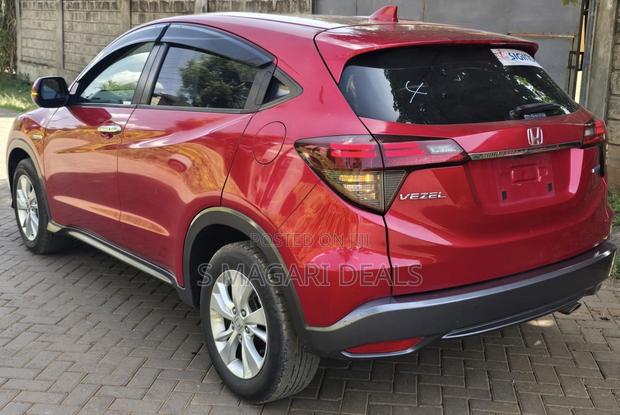 Honda Vezel 1.5 Hybrid 2WD 2018 Red