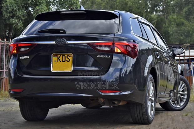 Toyota Avensis 2017 Black
