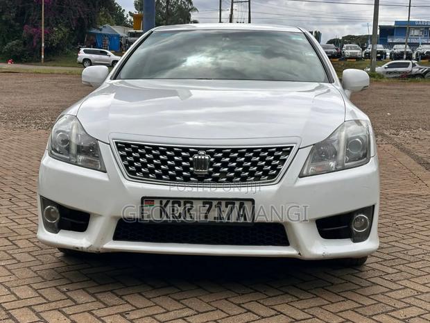 Toyota Crown 2012 White