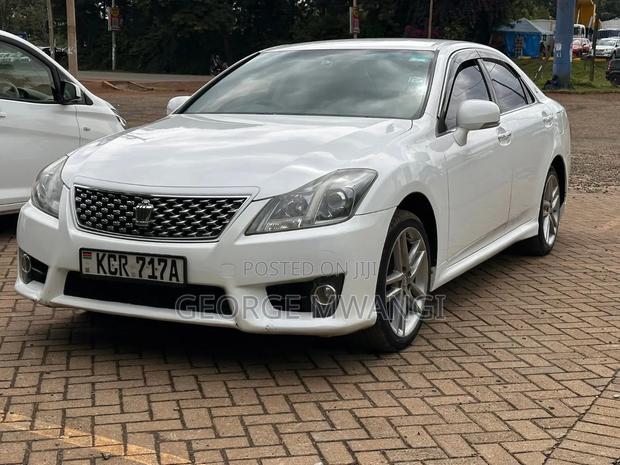 Toyota Crown 2012 White