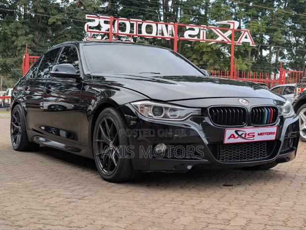 BMW 320i Sedan RWD 2013 Black