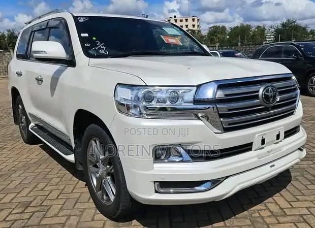 Toyota Land Cruiser 4.6 V8 ZX 2019 White