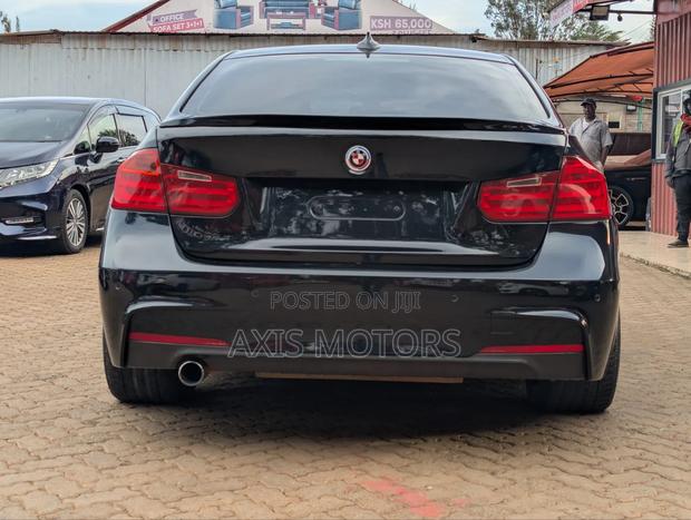 BMW 320i Sedan RWD 2013 Black
