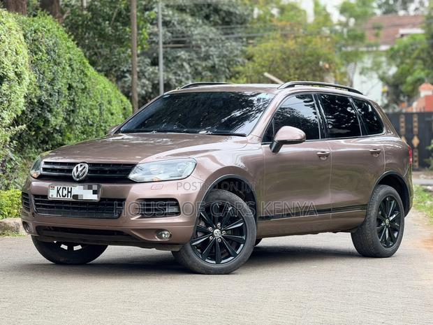 Volkswagen Touareg 2012 Brown