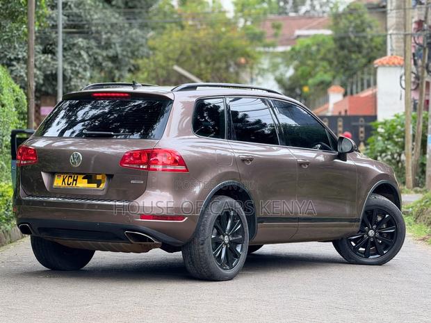 Volkswagen Touareg 2012 Brown
