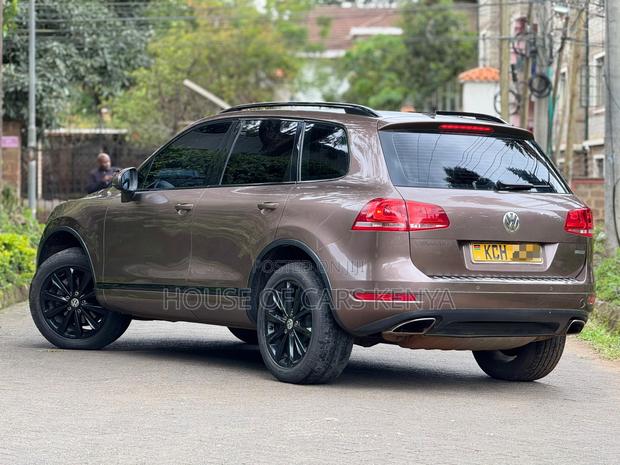 Volkswagen Touareg 2012 Brown