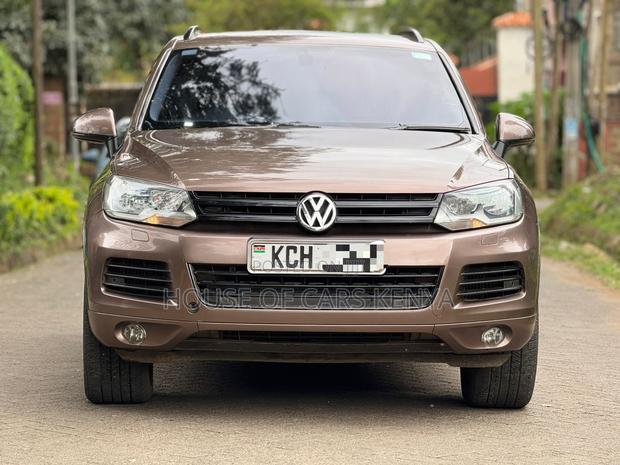 Volkswagen Touareg 2012 Brown